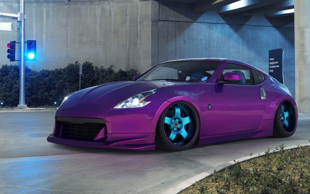 машины фиолетового цвета 
