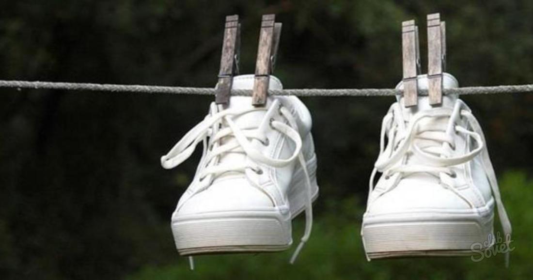 Evde spor ayakkabı beyazlatmak için nasıl