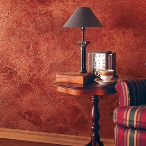 Foto Hur man applicerar dekorativt gips på väggen