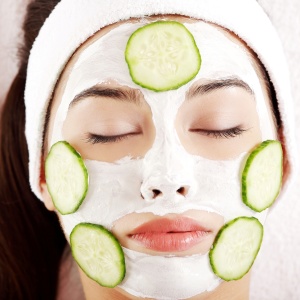 Stock Foto Masks from cucumber wrinkles