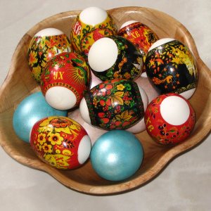 Fotografia de Stock Como furar adesivos em ovos