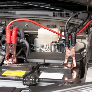 Photo How to charge a car battery