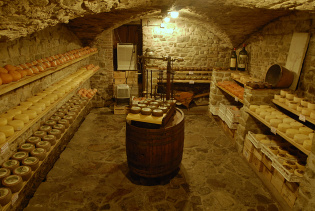 How to make a cellar in the house