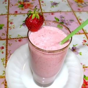 Foto Hur man gör en cocktail från jordgubbar?