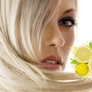 Stock Foto Lemon for lightening hair