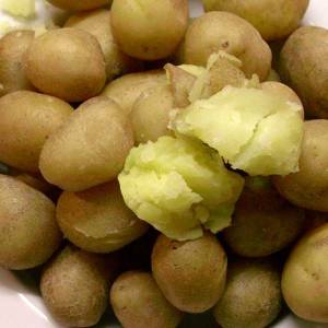 Photo Comment cuire des pommes de terre en uniforme
