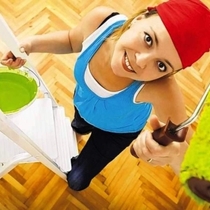 Stock Foto Kako obojiti strop vode-emulzijske boje