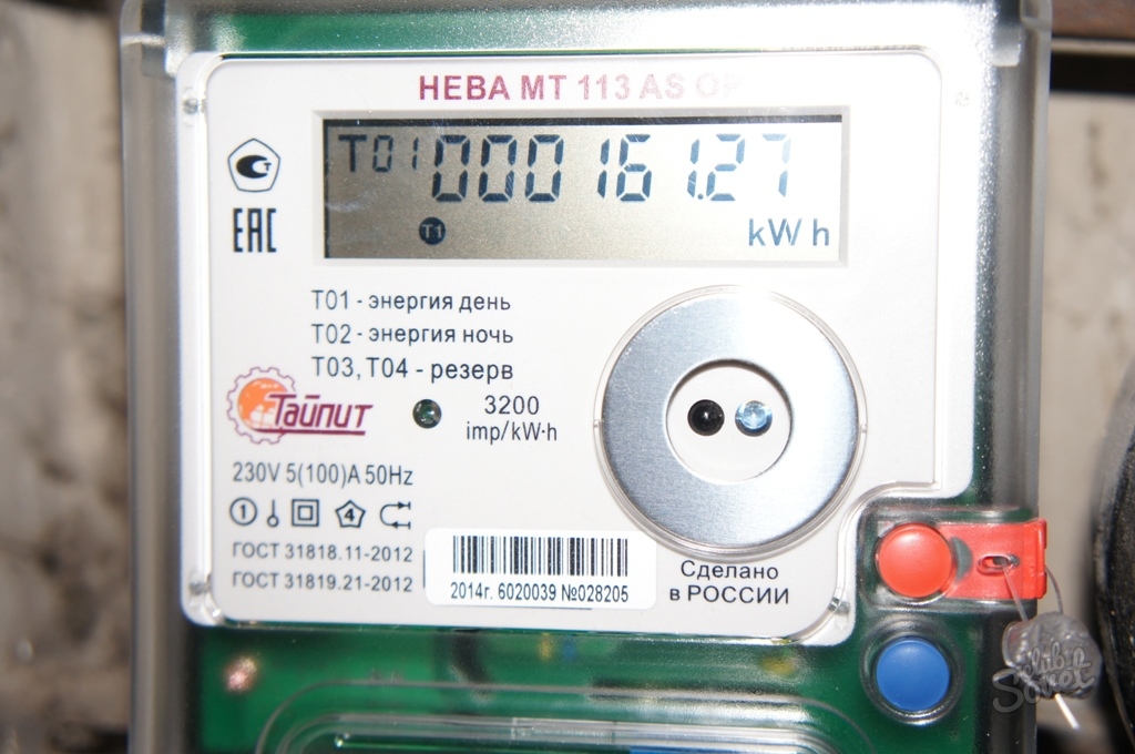 Счетчик света день. Как выглядит счётчик электроэнергии день ночь. Как выглядит номер счетчика электроэнергии. Счётчик электроэнергии двухтарифный. Электронный электросчетчик.