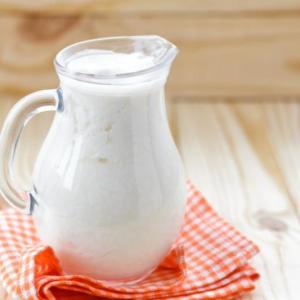 چگونه شیر ترش را در خانه بسازید؟