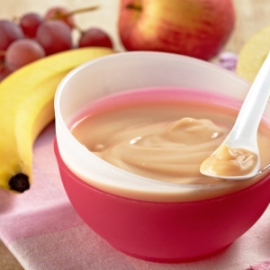 Stock Foto Fruit puree for children how to cook