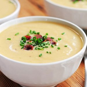 Stock Foto Cheese soup in multicooker