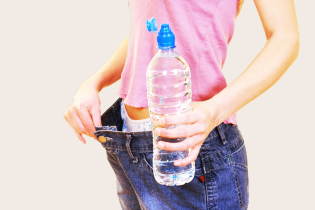 Hur man dricker vatten för att gå ner i vikt