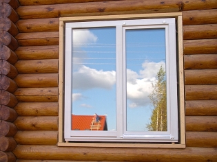 How to put plastic windows in a wooden house