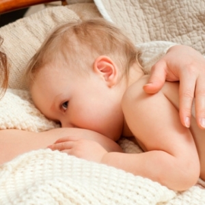 الصورة كيفية علاج القلاع عند الرضاعة