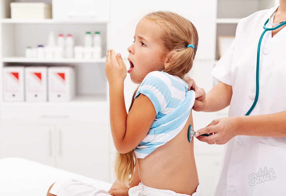 Médecins à la toux enfant enfant
