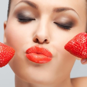 Stock Foto Facial mask from strawberries