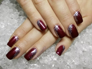 What is the difference between gel varnish from shellac?