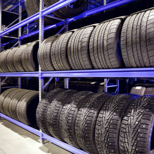 Stock fotografie Jak pro ukládání automobilových pneumatik