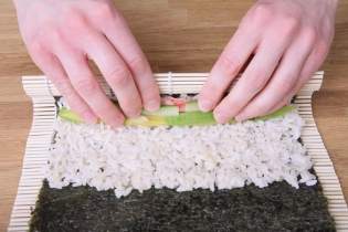 كيفية طبخ لفائف الأرز
