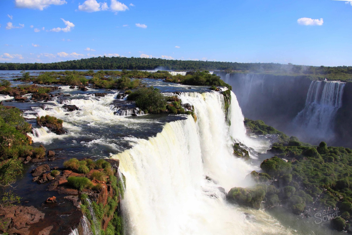 Комплекс водопадов на границе бразилии аргентины. Бразилия водопады Игуасу. Водопады Фоз де Игуасу. Водопады Игуасу достопримечательности Бразилии. Река Игуасу Аргентина.