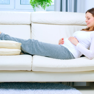 Foto inchaço dos pés durante a gravidez, o que fazer