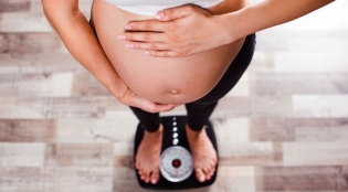 Kako ne pridobiti prekomerne telesne teže med nosečnostjo