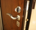 How to insulate a metal door