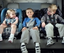 Como transportar crianças no carro