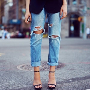Photos des trous de faire sur les jeans faire vous-même