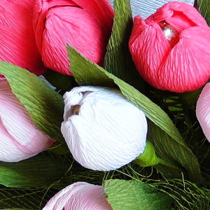 Фото как делать цветы из гофрированной бумаги