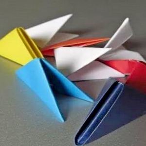 How to make a triangle of paper