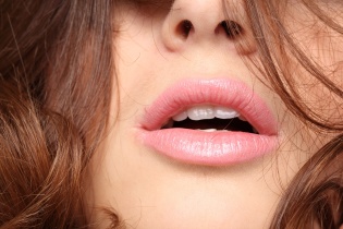 Come allevare gli angoli delle labbra