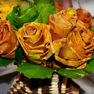 Foto Como fazer rosas feitas de folhas de plátano?
