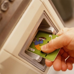 عکس چگونه یک کارت بانکی را دوباره پر کنید