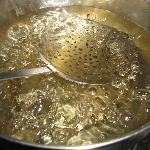 Stock Foto How to cook syrup for jam