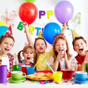 Как украсить стол на день рождения ребенка