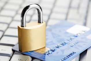 Kakšna je varnostna koda za Aliexpress pri plačilu bančne kartice