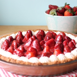 Stock Foto Pie with strawberry jam
