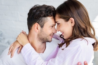 10 signs that a man is in love