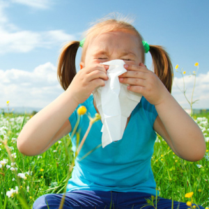 Como descobrir o que uma alergia em uma criança