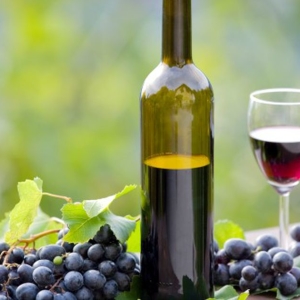 Foto Hur man gör vin från blå druvor?
