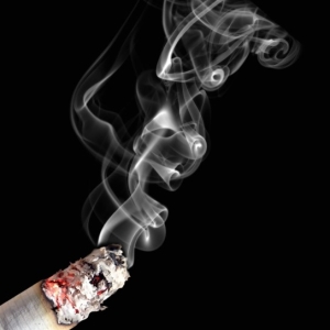 رائحة التبغ تدخن كيفية التخلص من