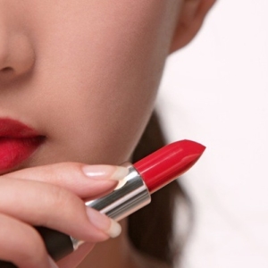 How to paint lips lipstick