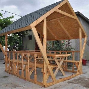 Wie man einen Holzpavillon macht