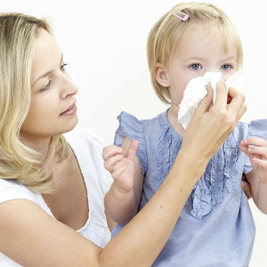 Photo comment apprendre à un enfant soufflant le nez