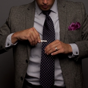 Stoc Foto Clip pentru cravată ca purtarea
