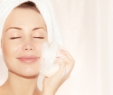 Ako čistiť tvár z akné