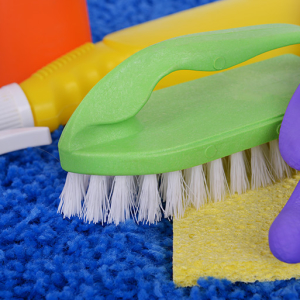 چگونه برای تمیز کردن نوشابه فرش و سرکه