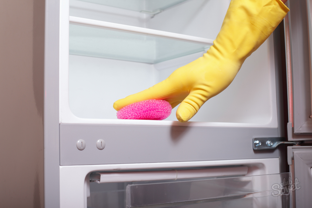 Come sbarazzarsi di odore in frigorifero