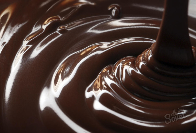 Pours chocolate